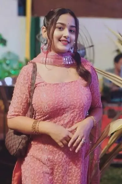 Marine Lines Escorts